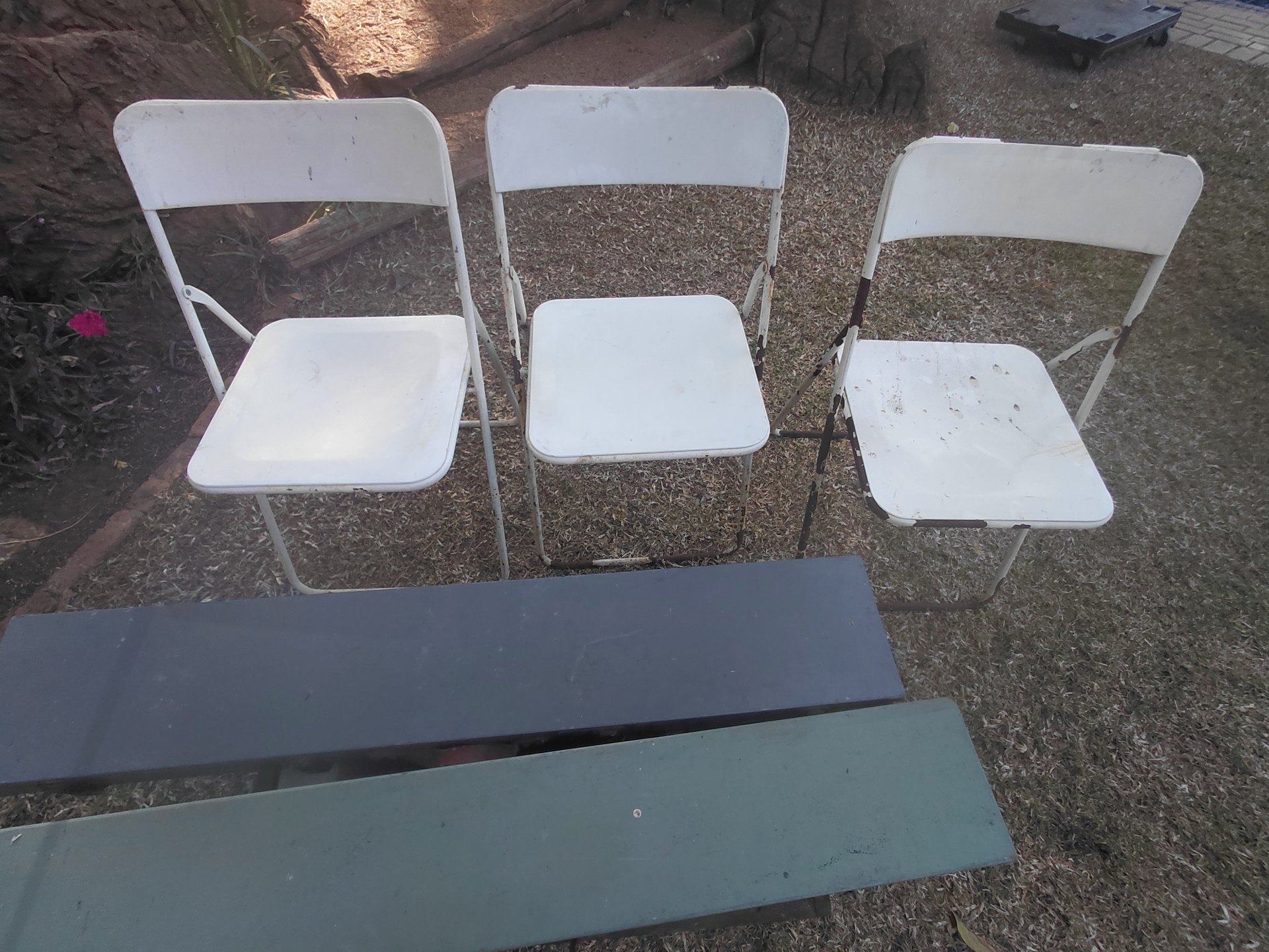 Mixed lot: 3 white metal folding chairs + long green felt-lined wooden tackle/tool case + fishing tackle, heater head & accessories