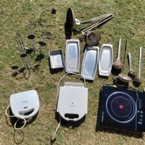Mixed kitchenware & small electrics lot — Berda & AIM sandwich presses, Snappy Chef induction plate, adjustable lamp, aluminium trays, ladles & candle holders (used)