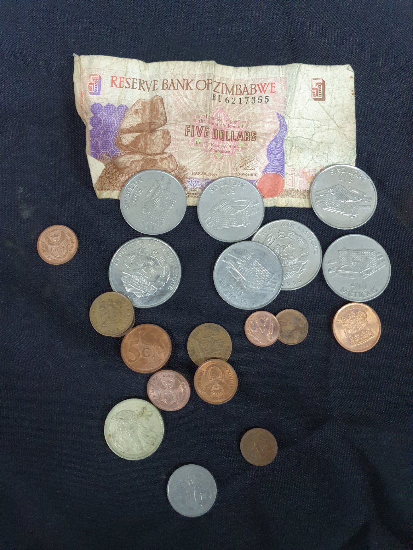 Mixed world coin lot + Zimbabwe Reserve Bank Five Dollars note (Harare 1997) — circulated, est. 14–20 pcs