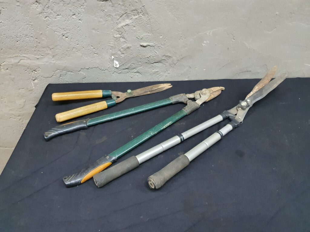 Lot of 3 Garden Shears / Hedge Shears — used, rusted blades, one telescopic handle (untested)