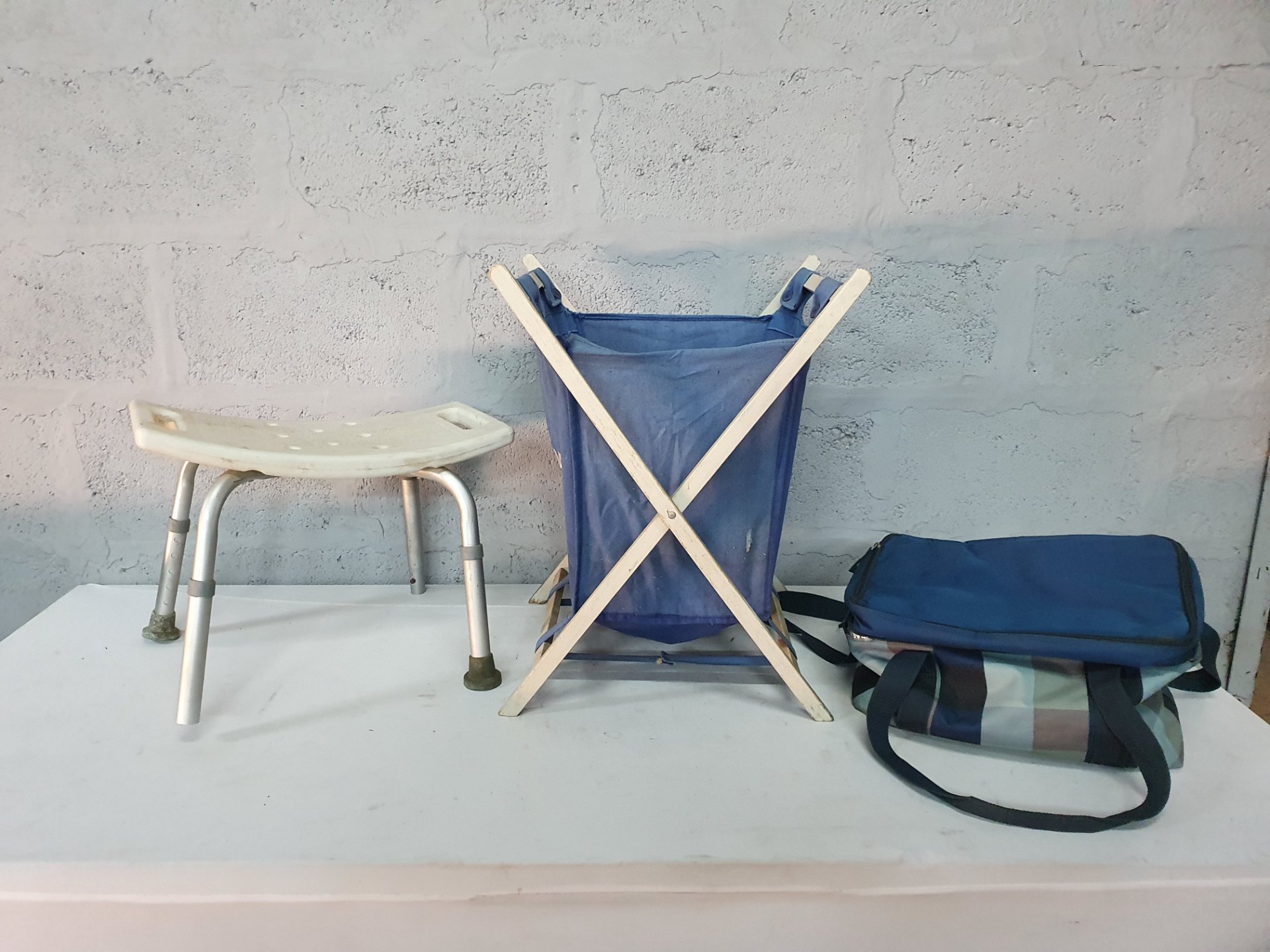 Mixed household lot: adjustable shower stool + wooden X-frame laundry hamper + soft bags — used, faults