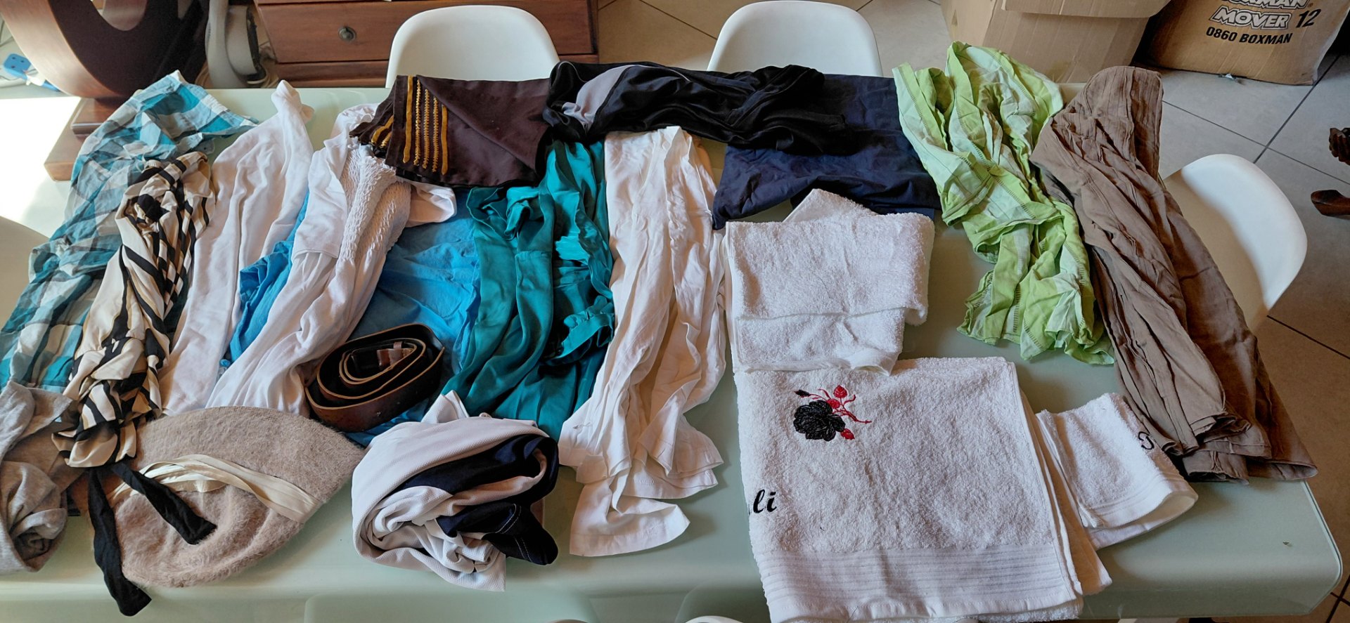 Lot 03 — Mixed Ladies Clothes, Towels & Accessories (20 items)