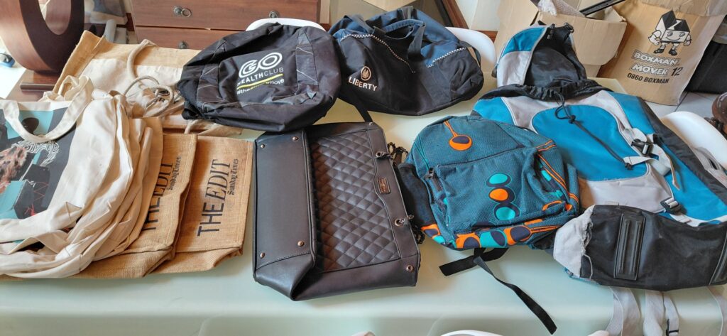 Lot 04 — Mixed lot of assorted bags: jute & canvas totes, gym sacks, backpacks & quilted faux‑leather handbag (used, fair condition)