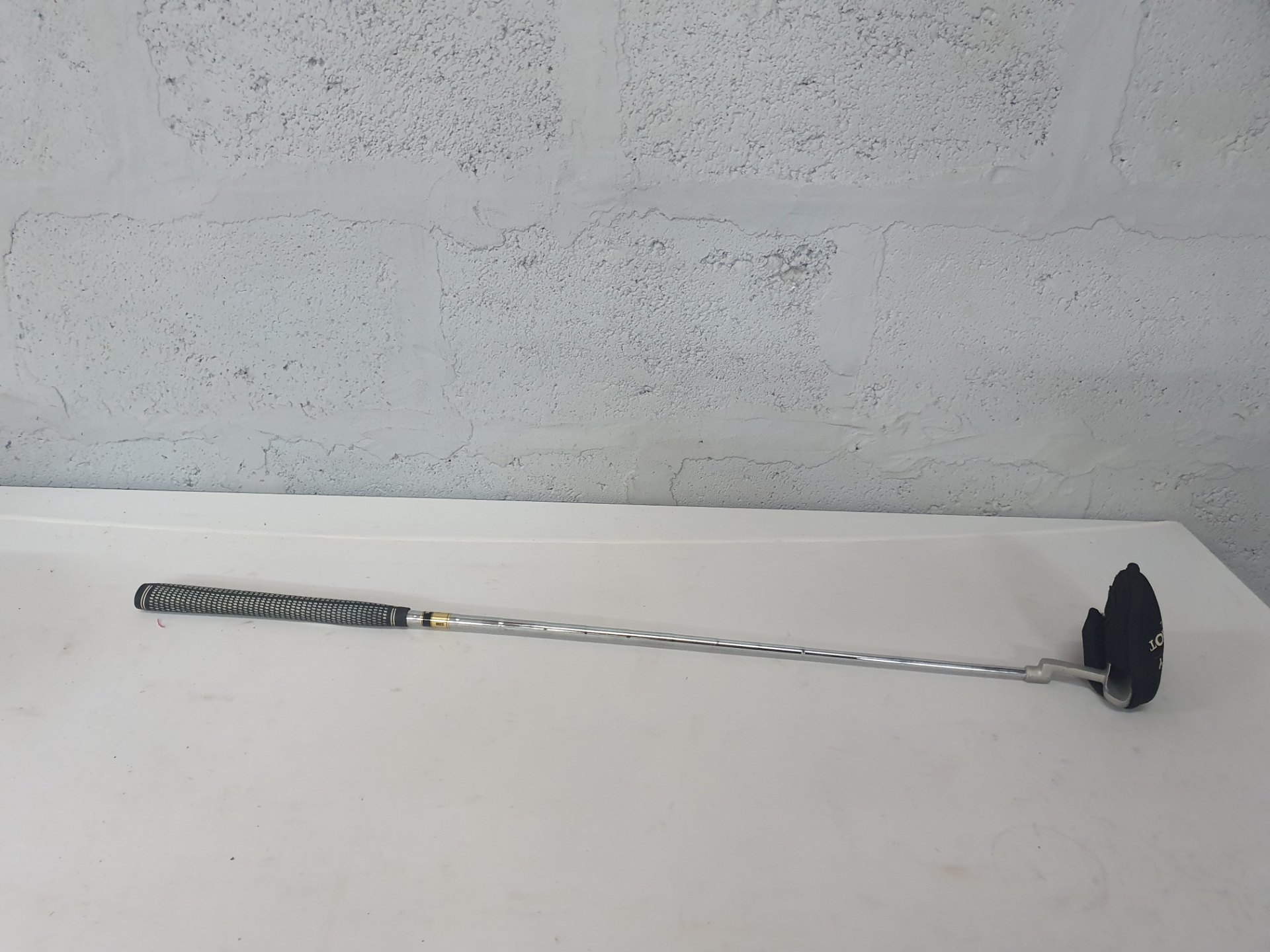 Odyssey White Hot 2-Ball Putter with Headcover — Dynamic Gold shaft, 88 cm (Used, Untested)