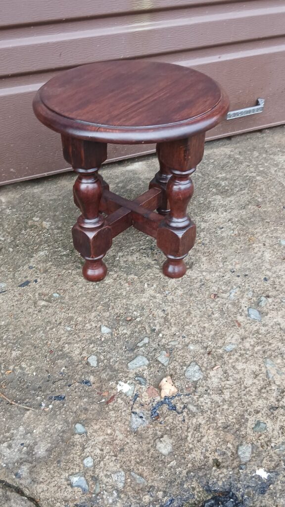 Solid wood round side stool — turned legs & X-stretchers, 30 cm H x 29 cm Ø (used)