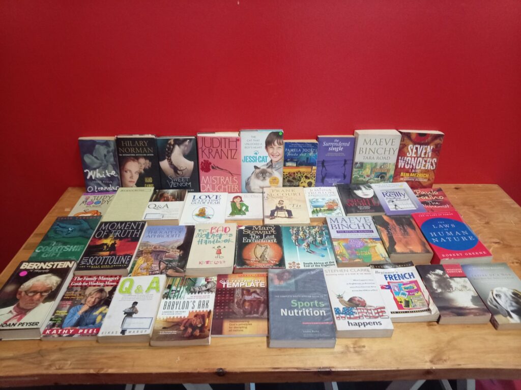 Huge Joblot of Paperback Books and Novels — mixed titles (est. 20–30)