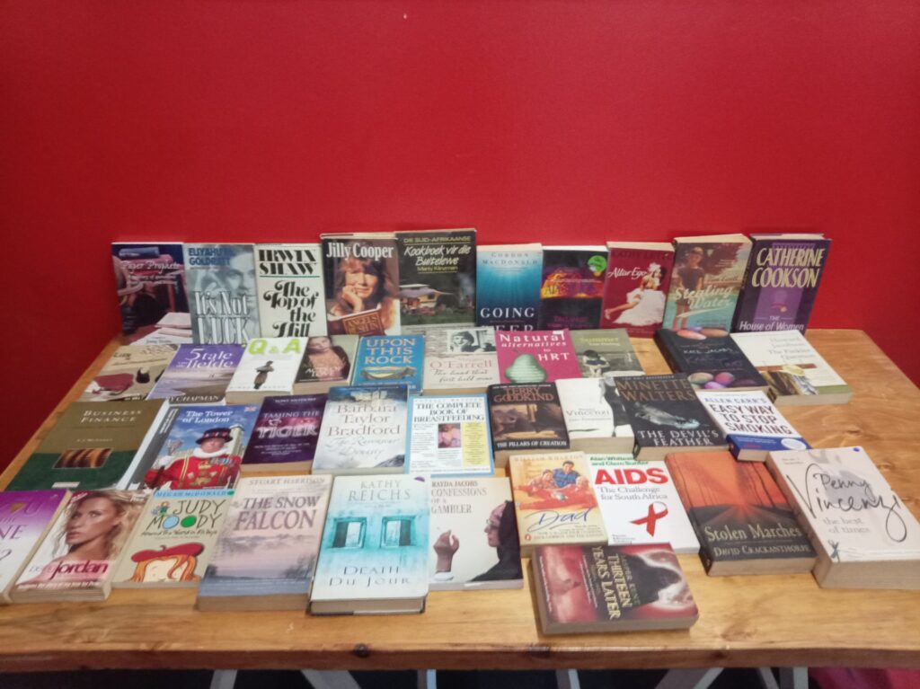 Lot of approx. 40 secondhand books – mixed paperbacks and a few hardbacks, assorted fiction & non-fiction