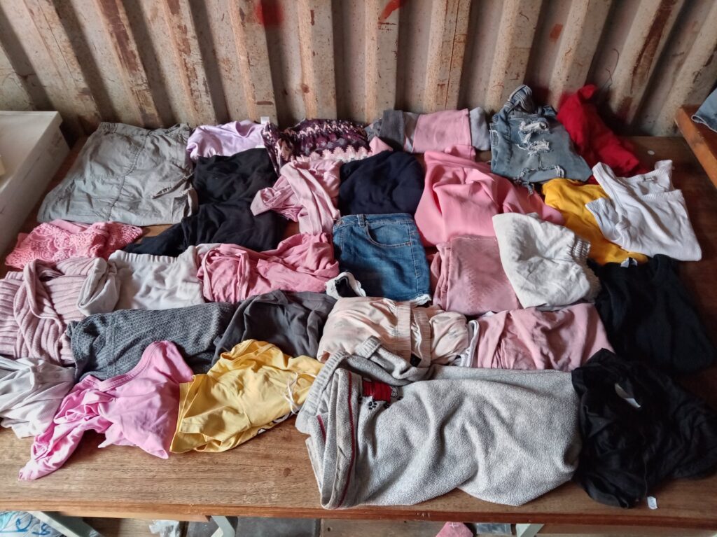 Joblot 1: Approx 30x Women’s Mixed Used Clothing – Tops, Knitwear, Skirts, Loungewear & Distressed Denim