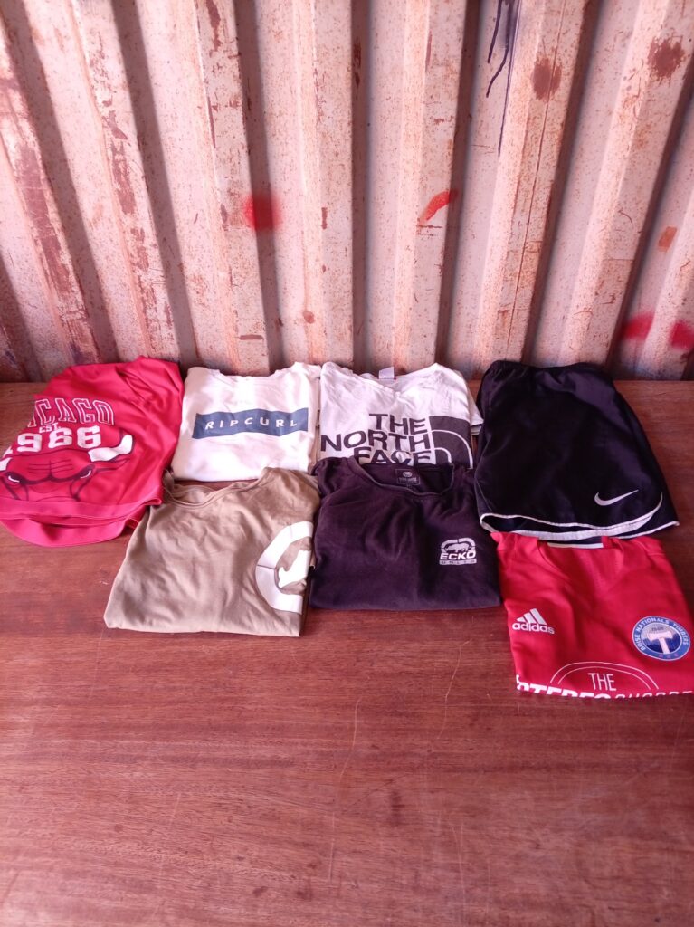 Joblot of Men’s Branded Clothing – 7 items (Nike, Adidas, The North Face, RipCurl, Ecko) – mixed sizes