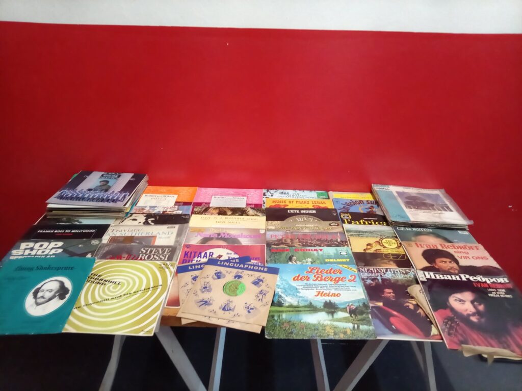 Joblot 1 — Assorted vinyl records & sleeves (approx. 60) — mixed labels, used condition