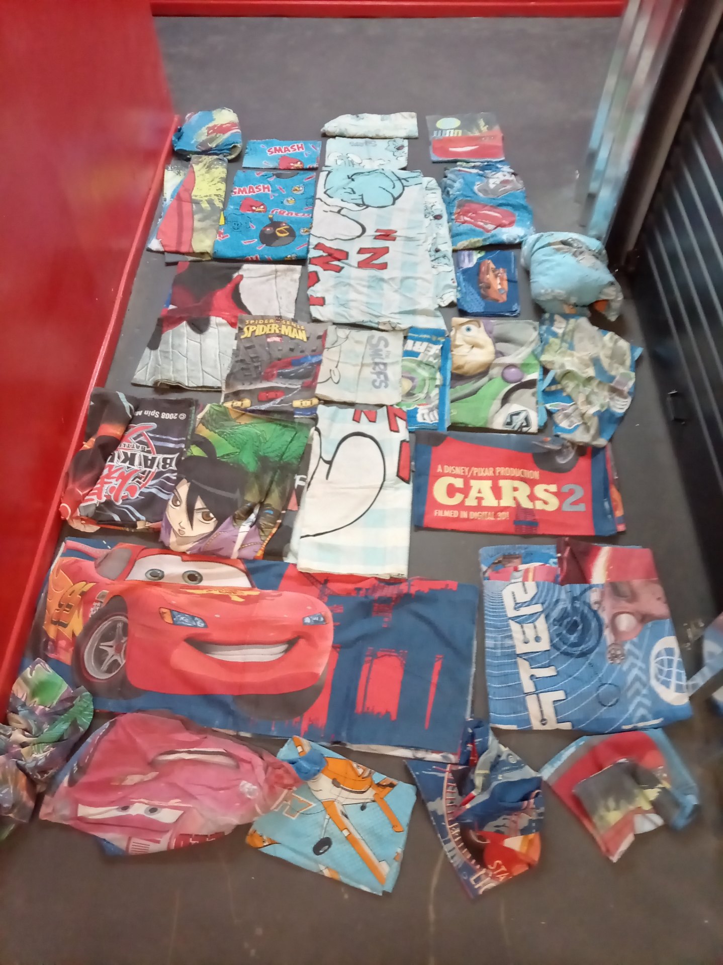 Bulk lot: 14 used children’s bedding pieces – licensed prints (Cars, Toy Story, Spider-Man, Angry Birds, Smurfs) – mixed pillowcases & small sheets