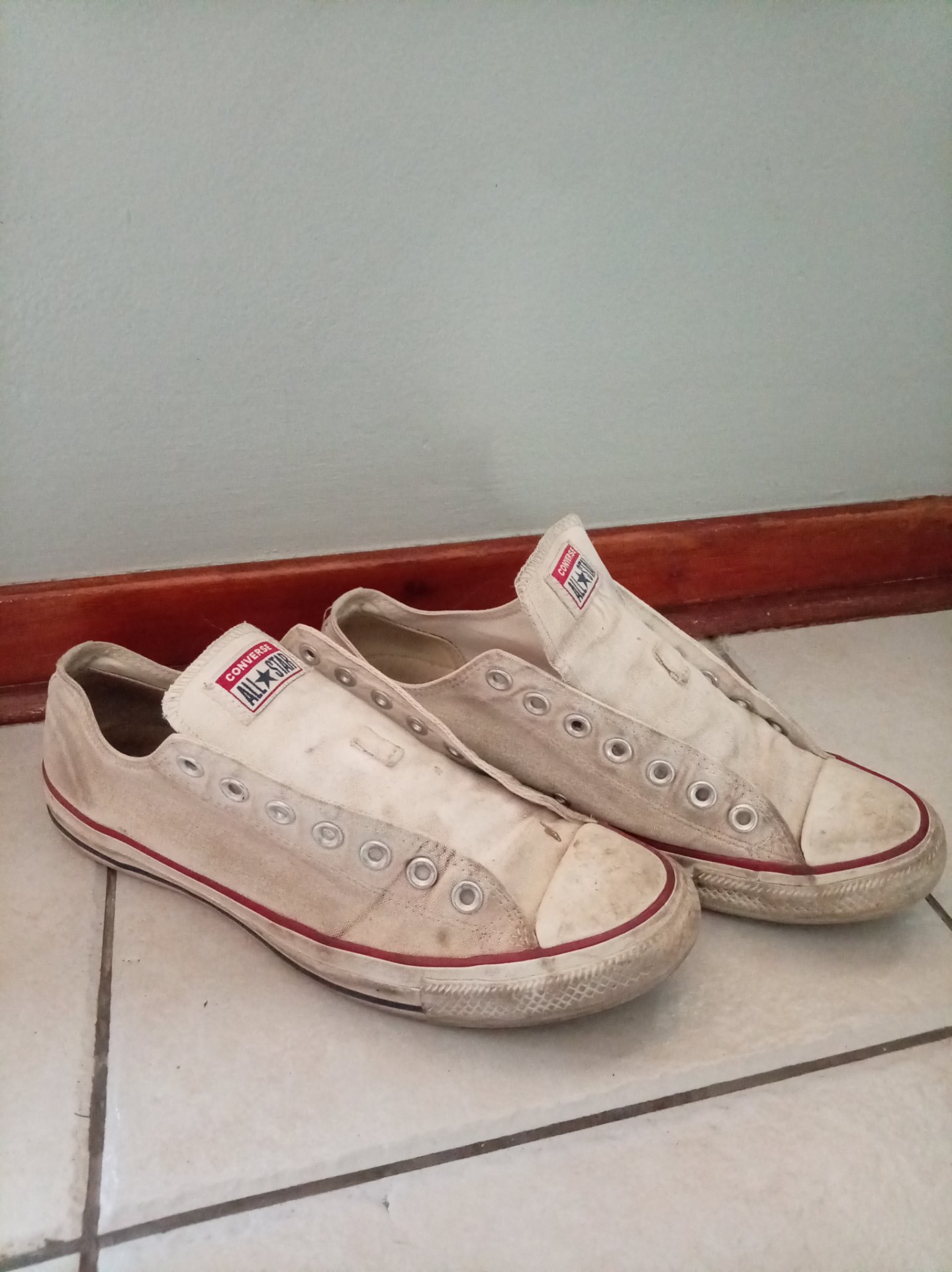 Men’s Converse All Star low-top canvas trainers — UK9, well-used, no laces