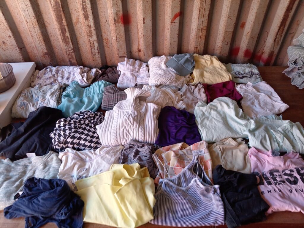 Lot of 30 Assorted Pre‑Loved Women’s Tops, Sweaters & Tanks (Aca Joe, Cupid visible)