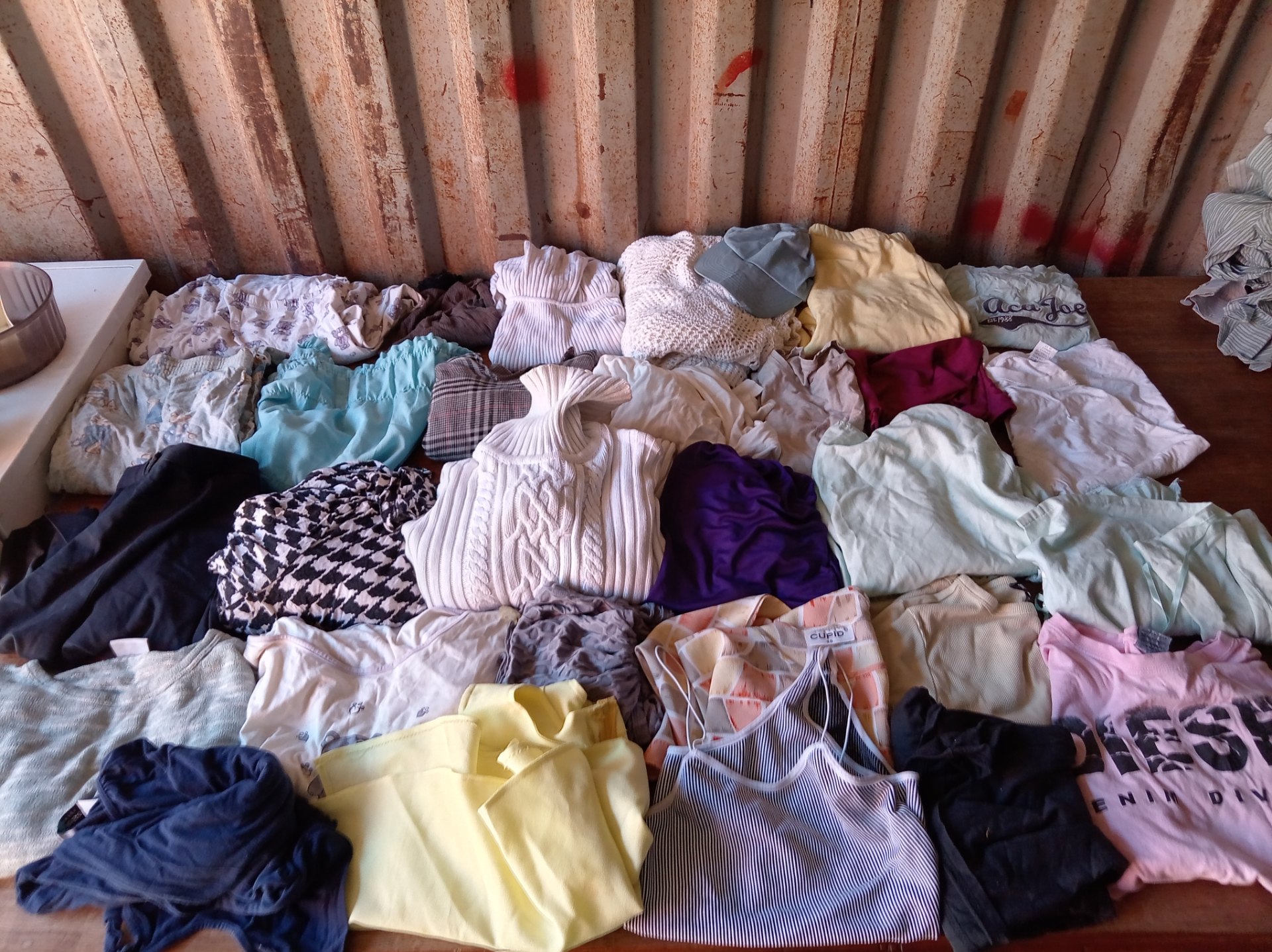 Lot of 30 Assorted Pre‑Loved Women’s Tops, Sweaters & Tanks (Aca Joe, Cupid visible)