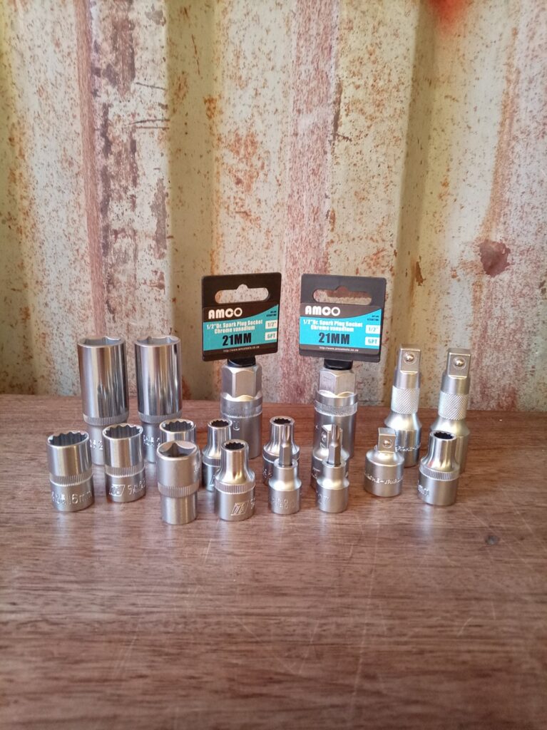 Assorted sockets, adaptors & extensions – mixed lot with 2x AMCO 21mm spark plug sockets (one-piece carded)