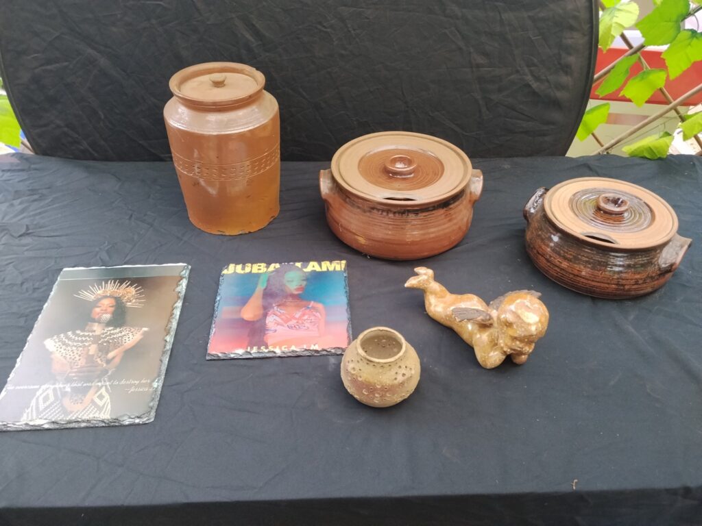 Mixed lot of 7 decorative ceramics & slate plaques — lidded storage jar, two casserole pots, pierced votive, cherub figurine
