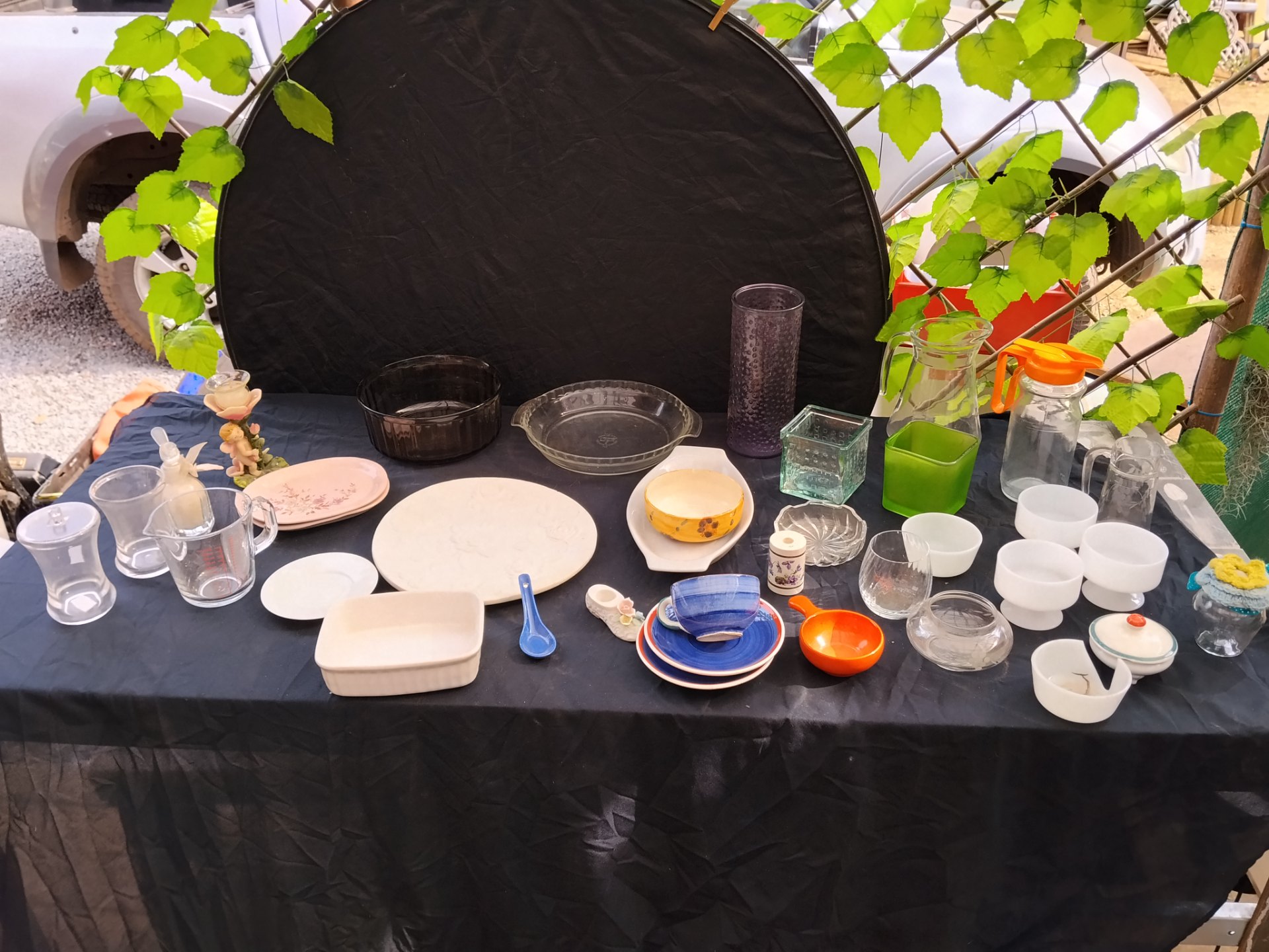 Mixed glass & ceramic tableware lot — assorted bowls, plates, vases & jugs (sold as a single lot)