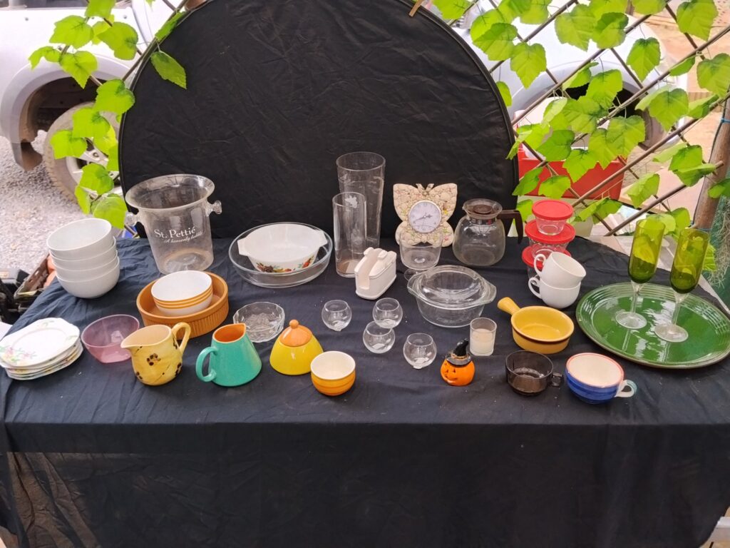 Mixed kitchen & glassware lot — St. Pettie ice bucket, milk-glass bowl, green flutes, shell clock & more (used, some chips)