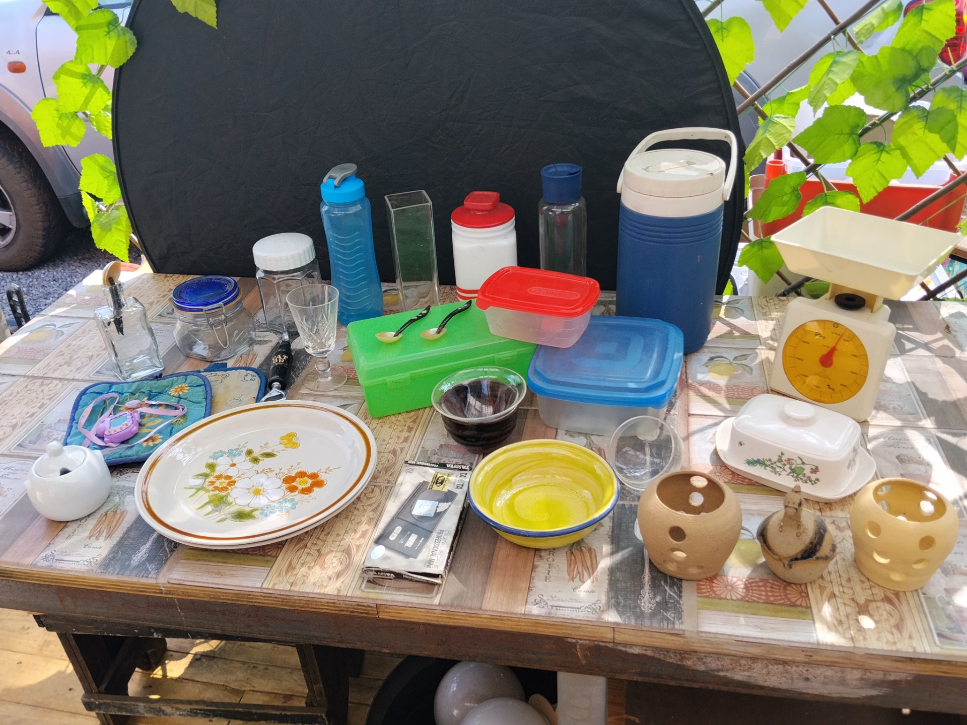 Mixed kitchenware & household smalls — boxed Tanita scale, kitchen scale, thermos, jars, pottery (used, untested electronics)