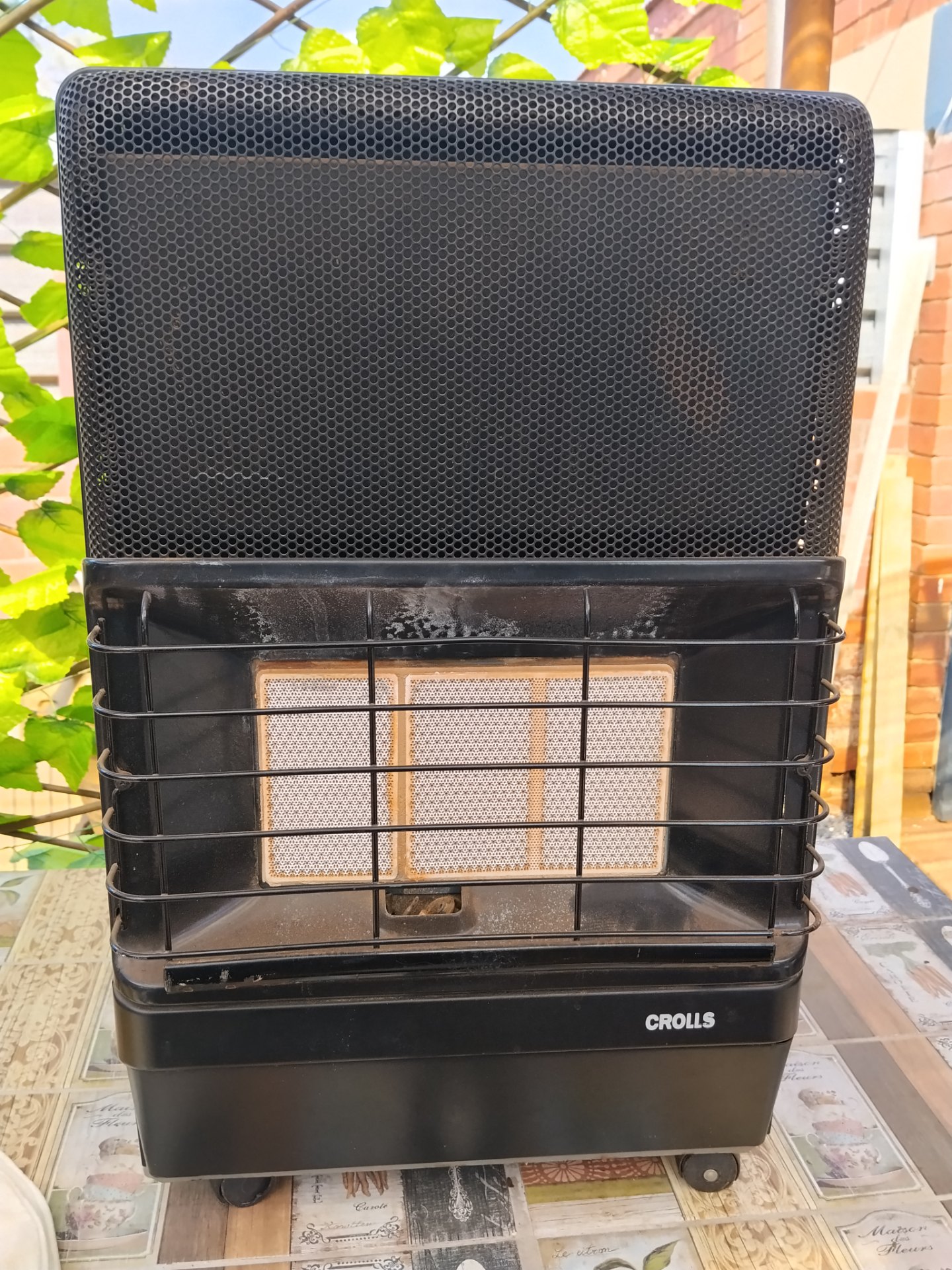 Crolls portable gas space heater — ceramic burner, regulator & hose included (used, works with faults)