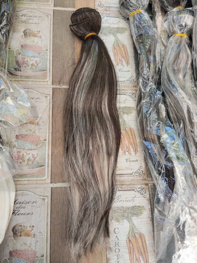 Lot of 20 Synthetic Hair Extension Bundles – 30–40 cm, Mixed Brown/Grey, Mostly Sealed