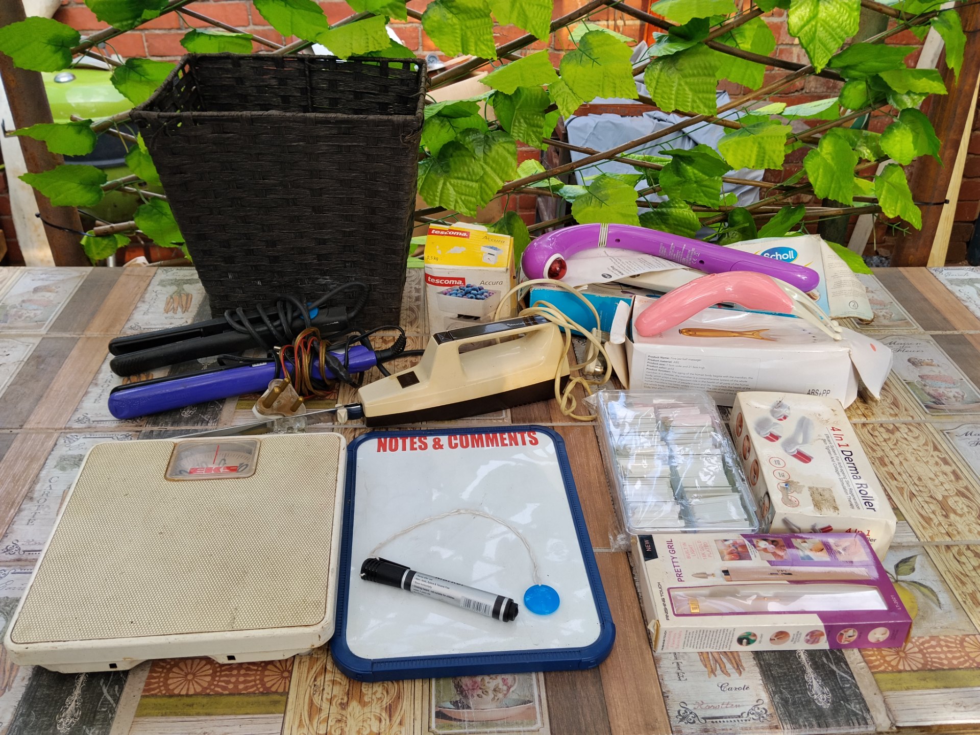 Mixed lot 13x small household & personal-care items — Scholl massager, Tescoma scale box, hair straighteners, derma roller, nail tips, wicker basket