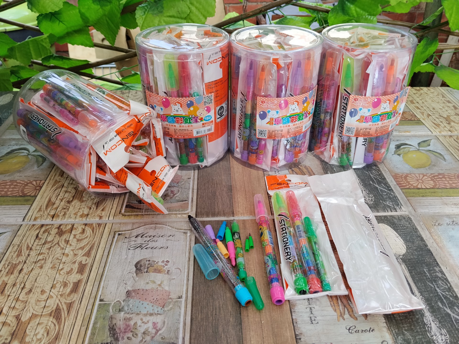 Bulk lot 72 x Novelty children’s multicolour pens — Pencom C2001 tubs (mixed sealed / some opened)