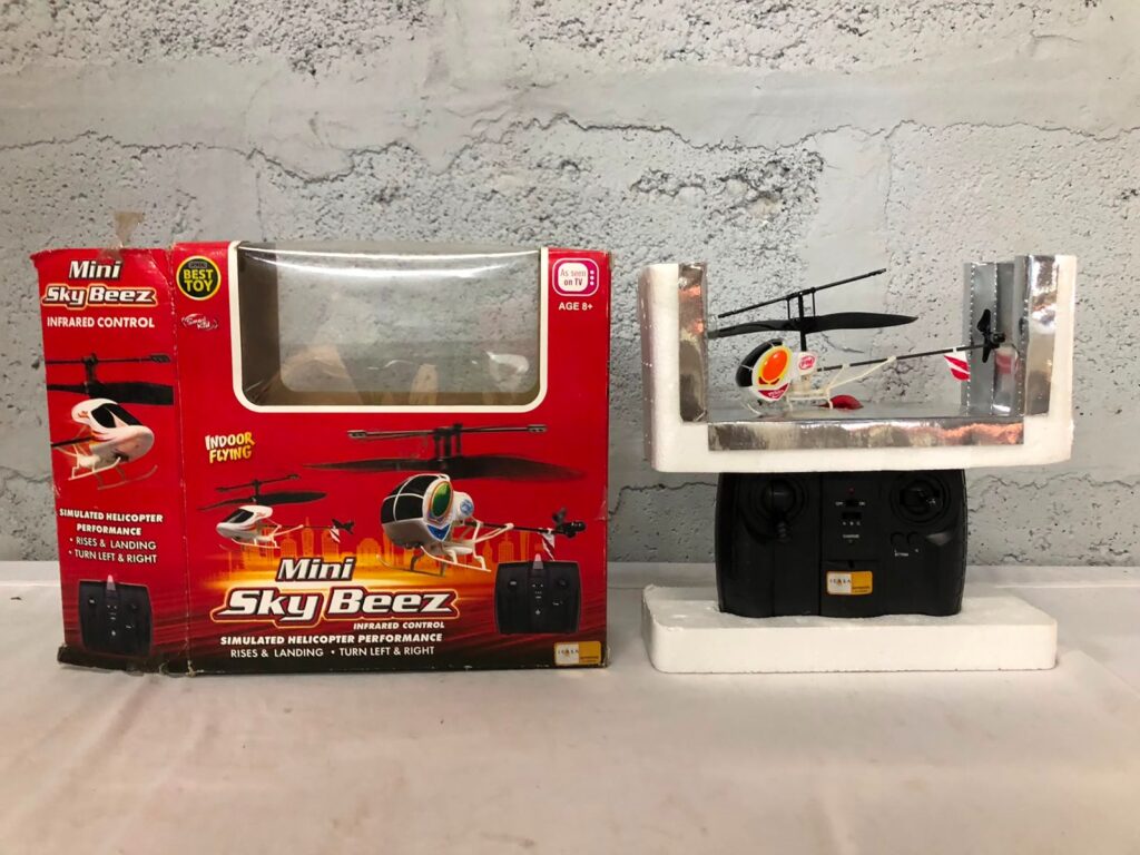 Mini SkyBeez Infrared Indoor RC Helicopter with Controller & Original Box — Tested Working