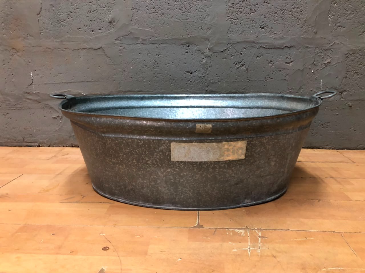Galvanized Oval Metal Tub / Wash Basin with Side Handles — 89 × 70 × 31 cm