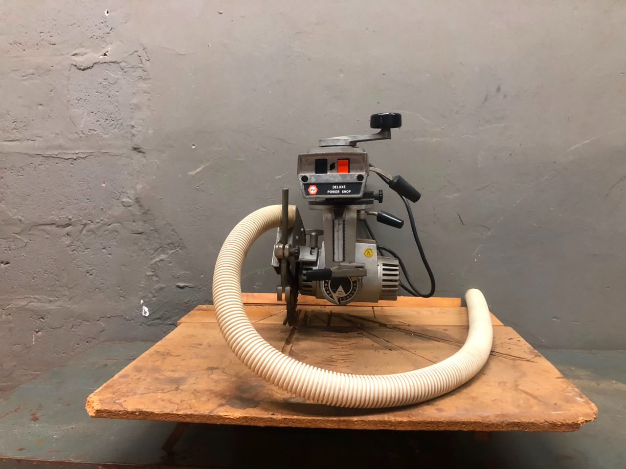 Black & Decker ‘Deluxe Power Shop’ radial saw head – 220V motor, blade & dust hose, tested working