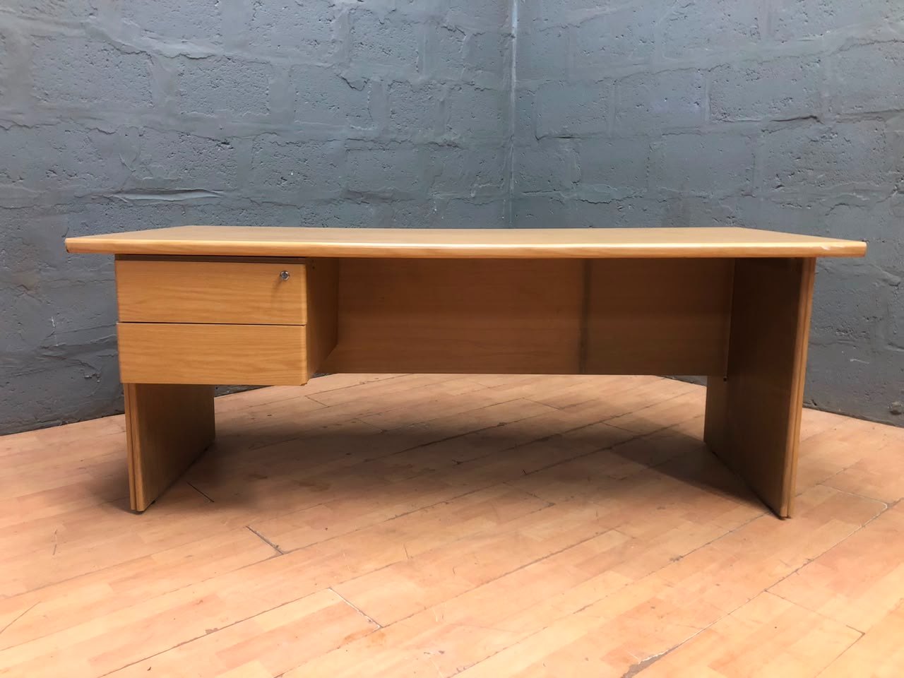 Large Veneer Executive Desk with Two-Drawer Pedestal — 181 x 80 x 72 cm, Good Used