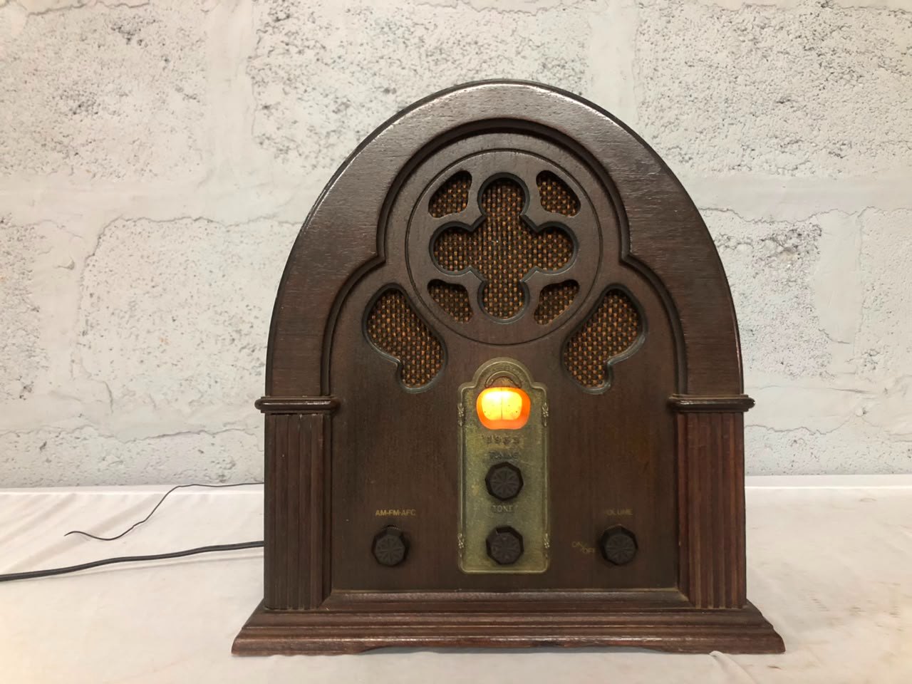 Cathedral‑style Wooden Mantel AM/FM Radio (modern reproduction) — Tested working, indicator lamp lit