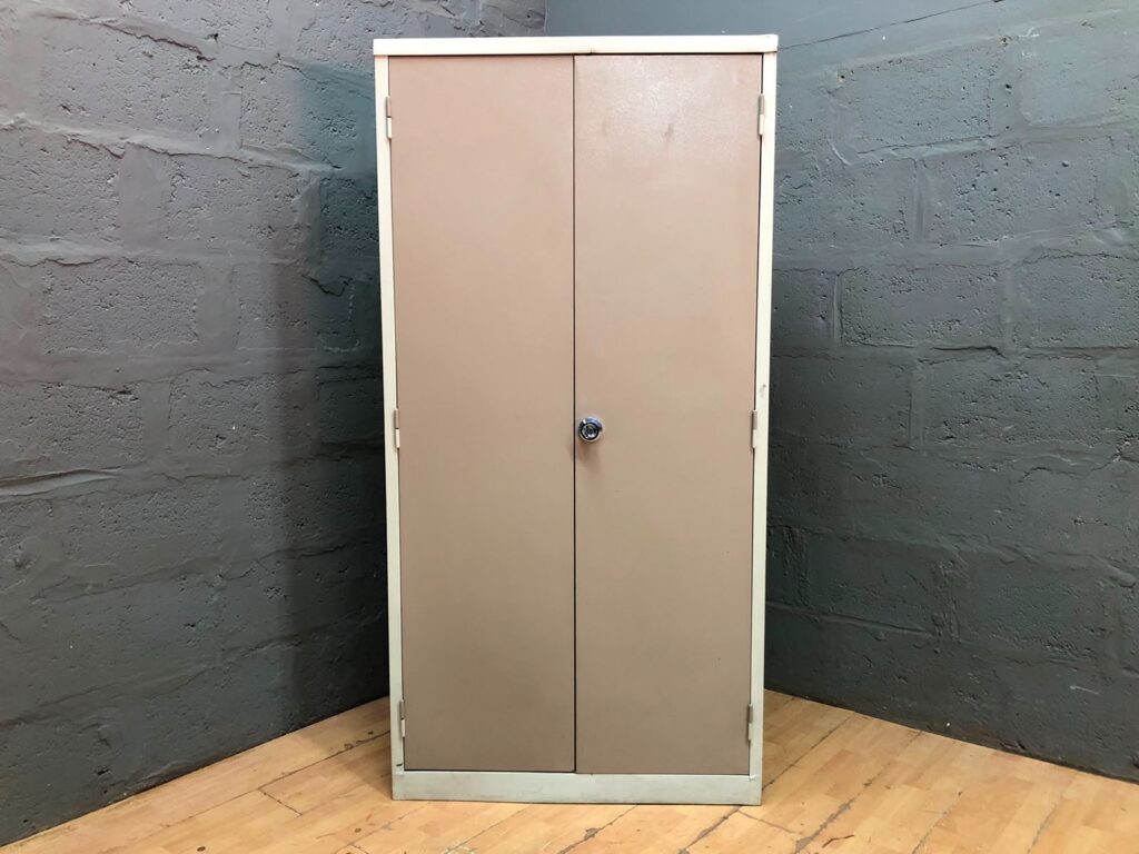 Used Metal Storage Cabinet with 3 Adjustable Shelves and Lock (No Key) – 180 x 90 x 45 cm
