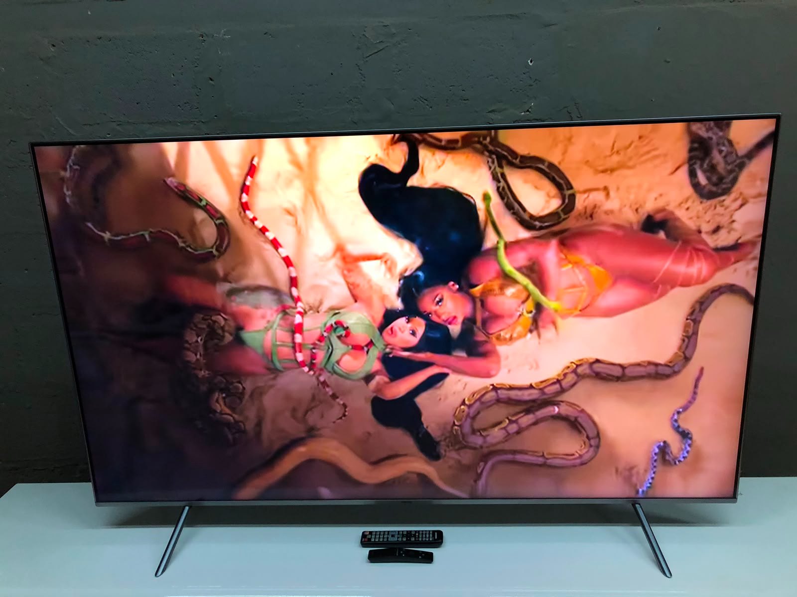 Samsung 75″ Q6F Series Smart TV (QA75Q6F) — Powers On, 2 Remotes, stand not included