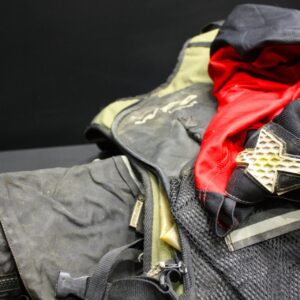 Mixed lot of used motorcycle protective gear & armour – 20+ pieces (Fox logo visible) – soiled / scuffed