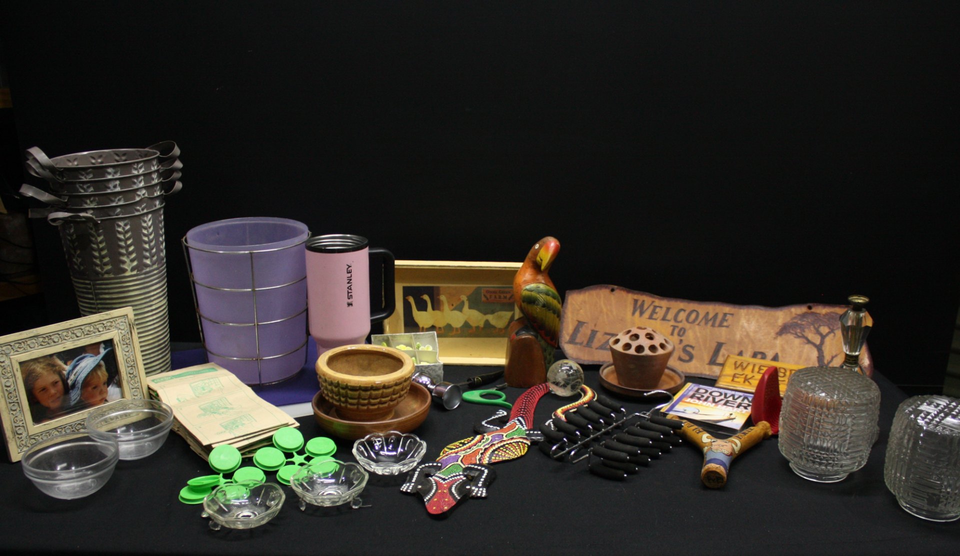 Mixed lot – assorted small household & decorative items (pink Stanley mug visible)