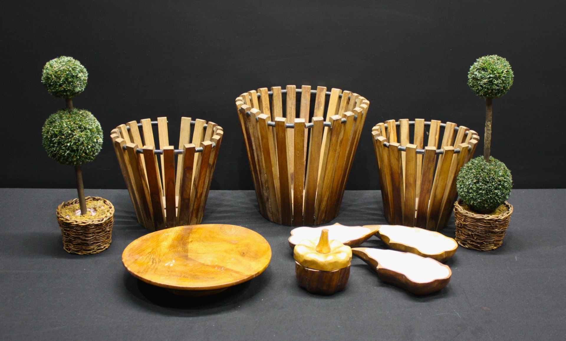 Assorted wooden decorative lot — leaf dishes with pearlescent interiors, carved bowls, 3 slatted planters, lazy Susan, lidded box & 2 small topiary (used)