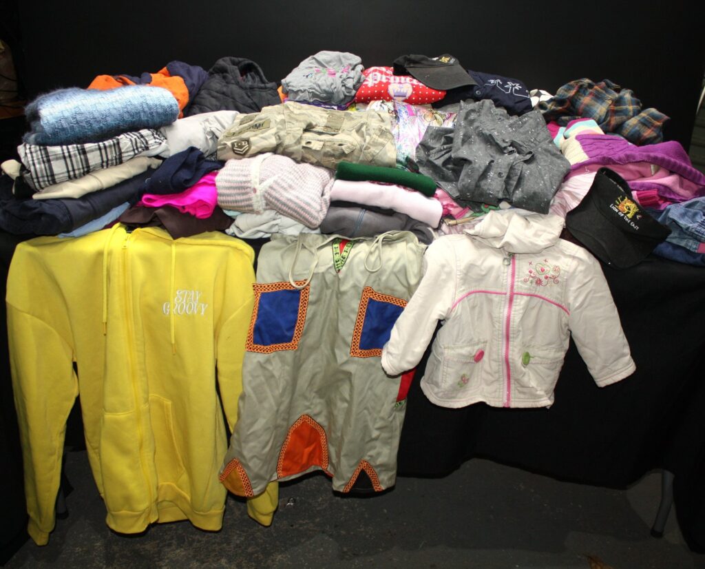 Bulk mixed clothing lot – approx 25+ used garments (jackets, hoodies, knitwear, caps) – sold as-is