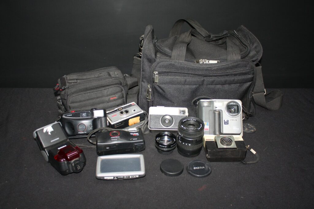 Mixed lot of cameras, lenses, flashes, TomTom GPS & bags — Sony Mavica MVC-FD7 pictured