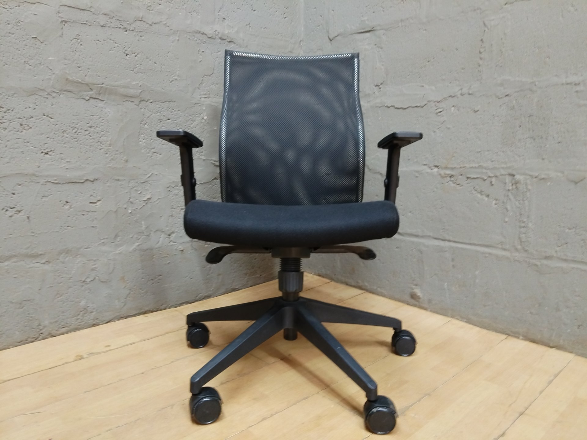 Geo Cloud mesh-back office/task chair — adjustable arms, padded seat (used, untested)
