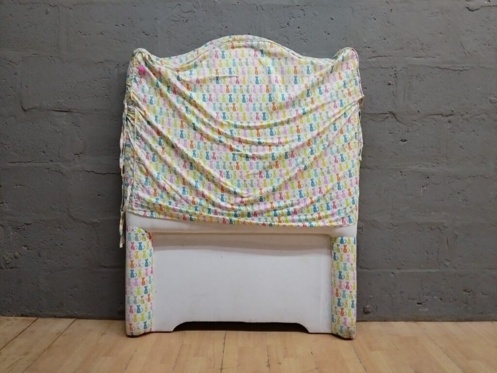 Children’s Padded Headboard with Removable Cat‑Print Cover — 110 x 140 x 8 cm