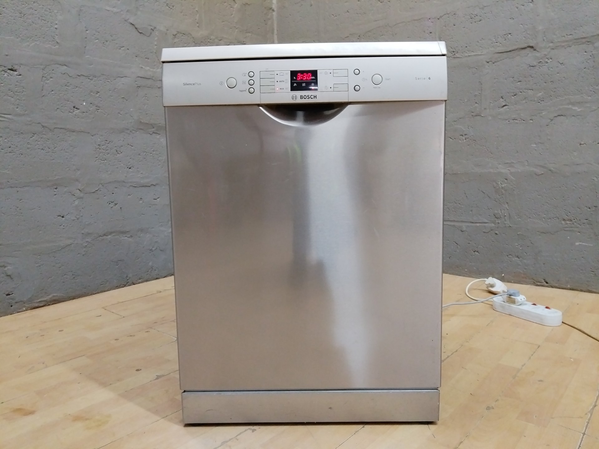 Bosch Serie 6 Freestanding Dishwasher SMS58L18ZA/46 – working, racks + hoses included