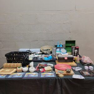 Mixed household & tools lot — assorted small kitchenware, décor, tools & SodaStream cylinders (approx 100 items)