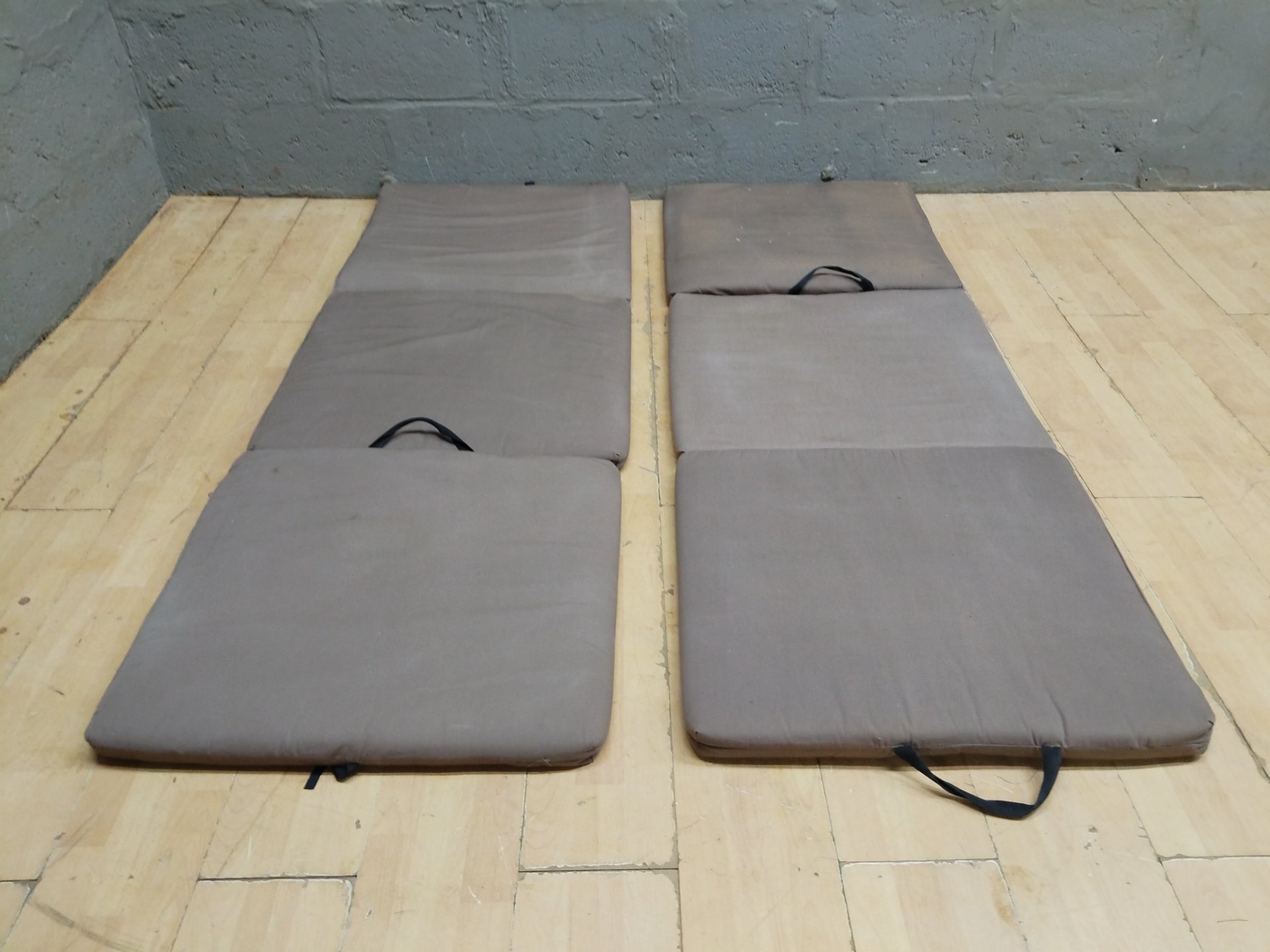 Set of 2 Foldable Floor / Camping Cushions — 196 x 76 x 3 cm, grey-brown, handles