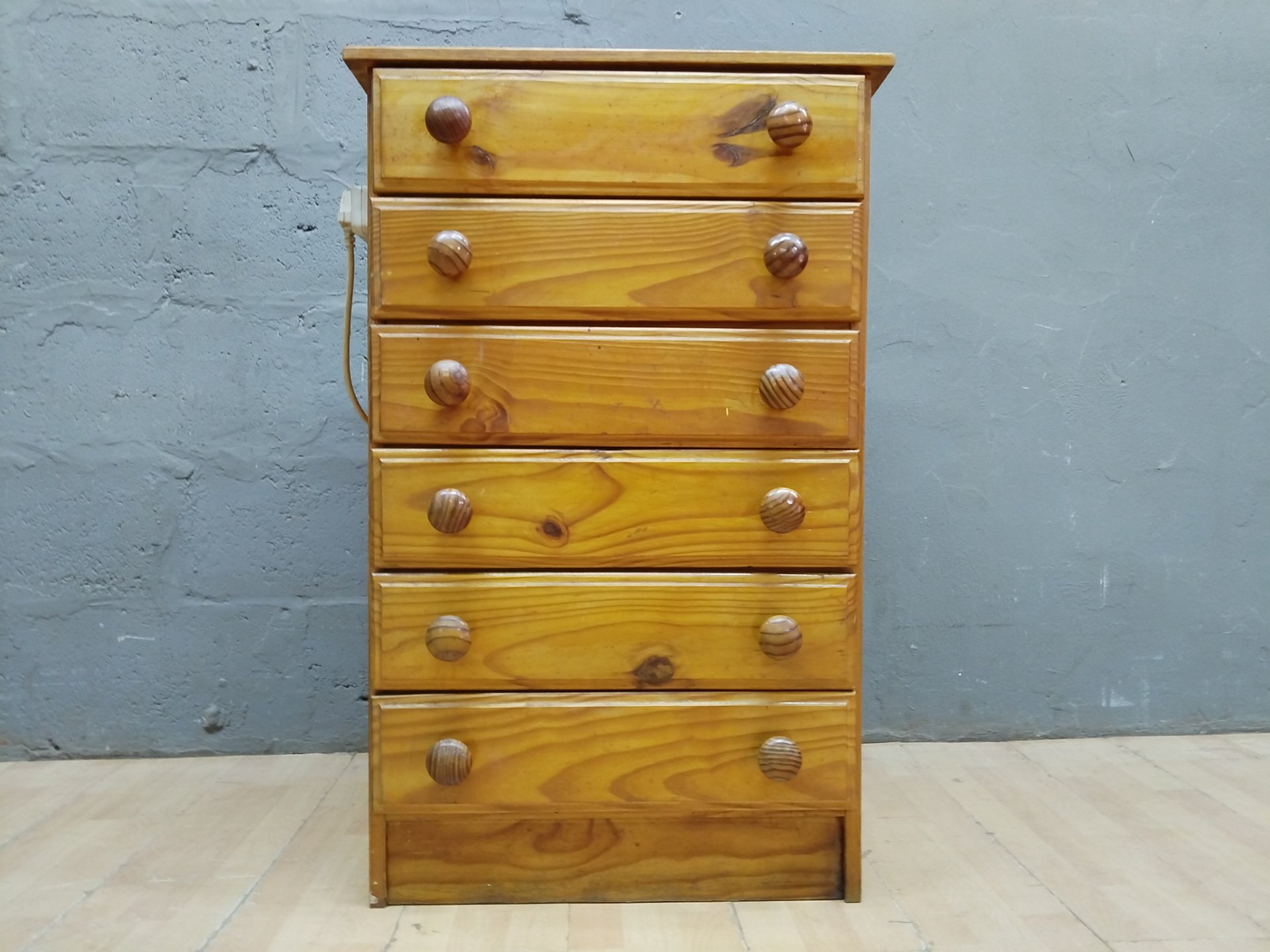 Pine tall chest of drawers — 7 drawers, 63 x 43 x 100 cm (H x W x D)