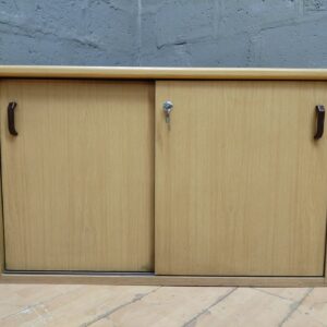 Oak-effect low sliding-door storage cabinet with lock & keys — 188 x 50 x 72 cm