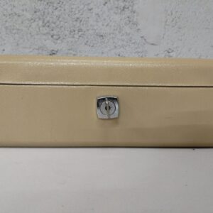 Beige metal cash / coin box with removable divided tray and working key (28 x 17 x 10cm)