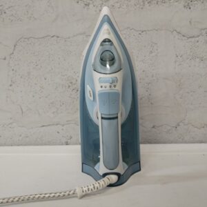 Russell Hobbs RH1500 Steam Iron — tested, limited steam, heavy soleplate staining