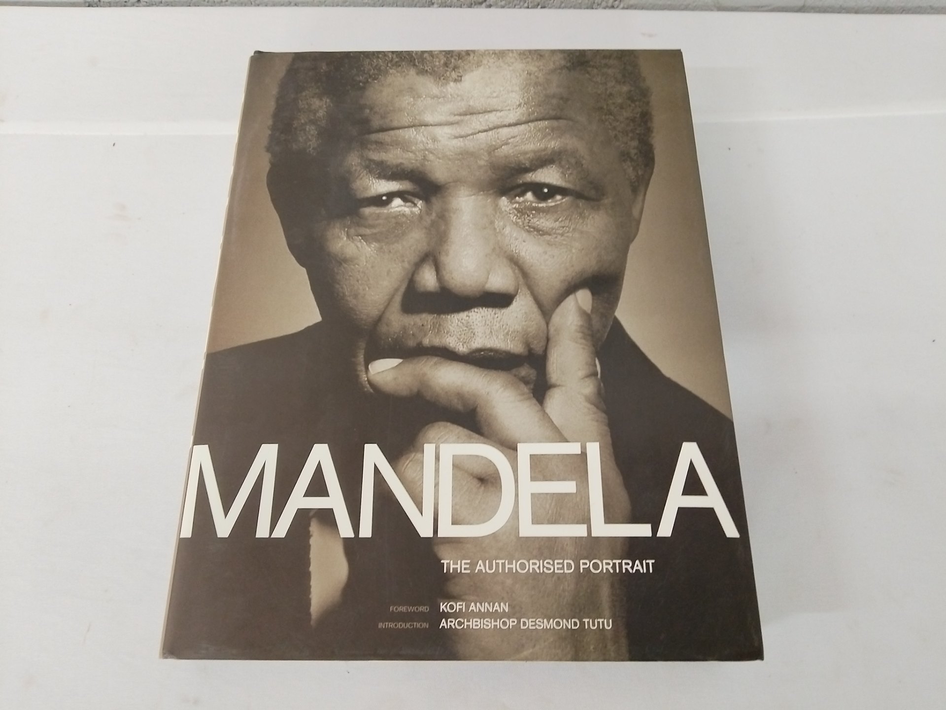 MANDELA: The Authorised Portrait — Hardcover with dust jacket (signed) ISBN 1-919790-62-4