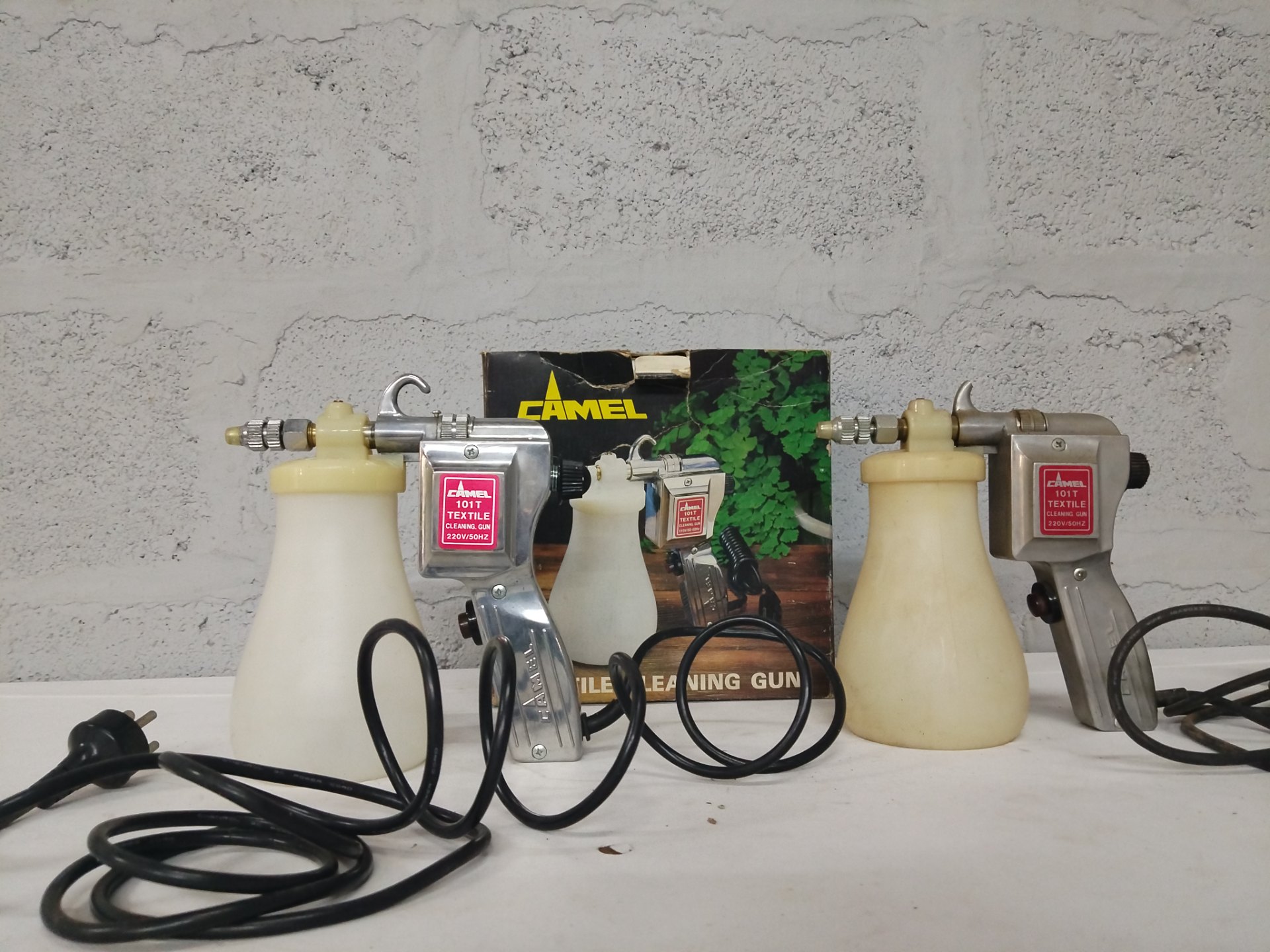 Lot of 2 Camel 101T Textile Cleaning Guns (220V/50Hz) – bottles, cords & original box